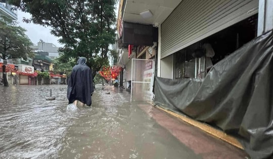 Miền Bắc tiếp tục mưa dông do hoàn lưu bão số 11