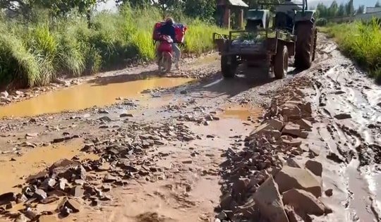 Đường liên xã ở Lâm Đồng như 'ruộng cày'