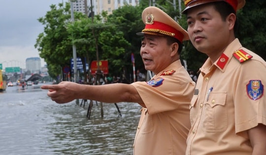 Hà Nội tập trung khắc phục 62 điểm ngập úng, đảm bảo giao thông an toàn