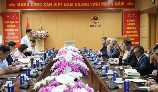 Thứ trưởng Bộ Y tế Nguyễn Thị Liên Hương tiếp, làm việc với đoàn công tác Quỹ Toàn cầu