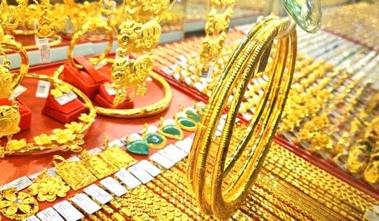 Giá vàng hôm nay ngày 8/10 tăng rất mạnh, liên tiếp phá đỉnh