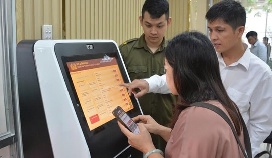 Công an cấp xã TPHCM đồng loạt ra mắt bộ phận một cửa phục vụ người dân