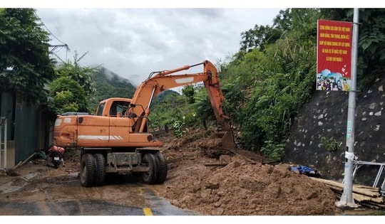 Thanh Hóa nỗ lực khắc phục ách tắc giao thông do sạt lở