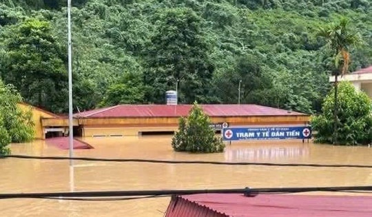 Thái Nguyên ngập lụt lịch sử, nhiều cơ sở y tế bị cô lập, chìm trong biển nước