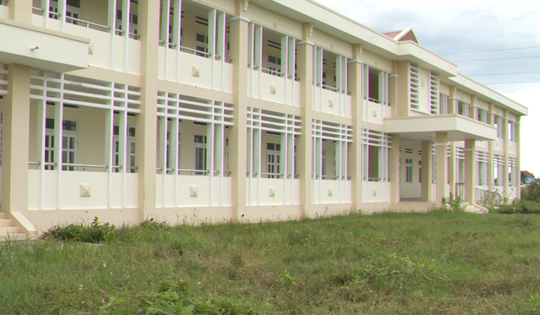 Trường hơn 14 tỷ xây xong rồi… bỏ hoang