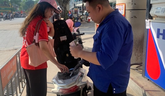 Giá xăng dầu đồng loạt giảm, RON95 dưới mốc 20.000 đồng/lít