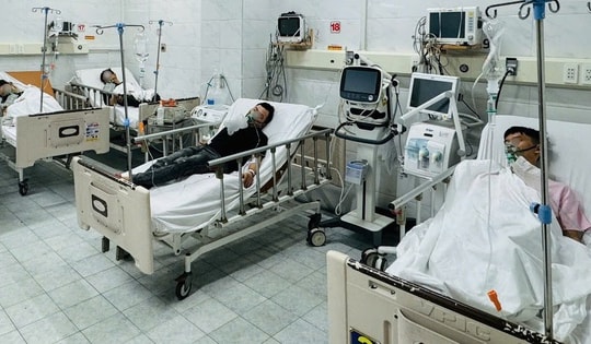 Năm người nhập viện cấp cứu vì ngộ độc khí CO khi đang dùng tiệc tại nhà hàng