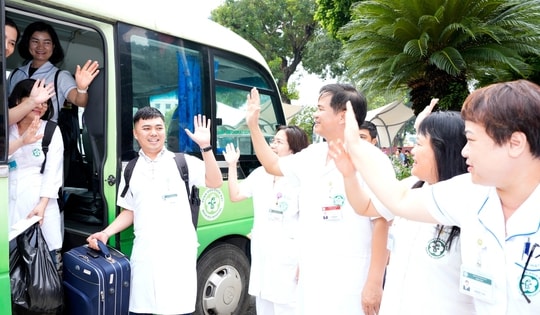 Chiến sĩ áo trắng Bạch Mai lên đường hỗ trợ đồng bào, đồng nghiệp vùng bão lũ