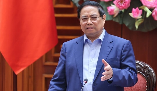 Thủ tướng: Không để người dân 'màn trời chiếu đất' sau bão số 11 và mưa lũ