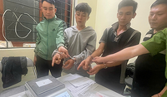 Thái độ lạ của người bố khi con bị bắt giúp công an phát hiện ổ ma túy