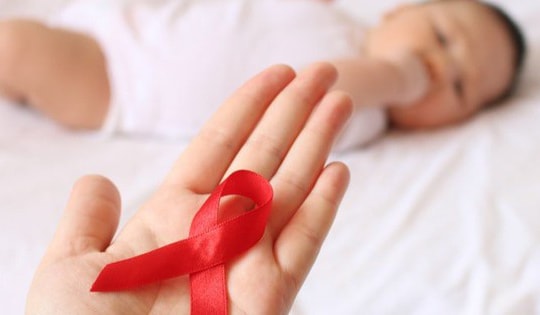 Điều trị ARV sau sinh kịp thời – chìa khóa bảo vệ trẻ khỏi lây nhiễm HIV từ mẹ