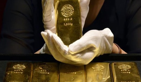 Điều gì khiến giá vàng, bitcoin và cổ phiếu đồng loạt phá kỷ lục?