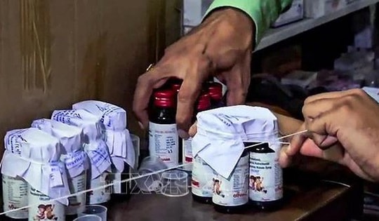 Ấn Độ thu hồi thêm siro ho sau khi có nhiều trẻ em tử vong
