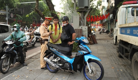 Hà Nội: Nhiều phụ huynh là ‘gương xấu' cho con khi tham gia giao thông