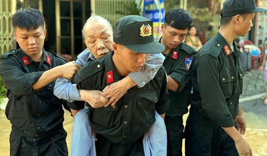 Lật xuồng tại xã Hữu Lũng (Lạng Sơn), 7 cán bộ được cứu an toàn