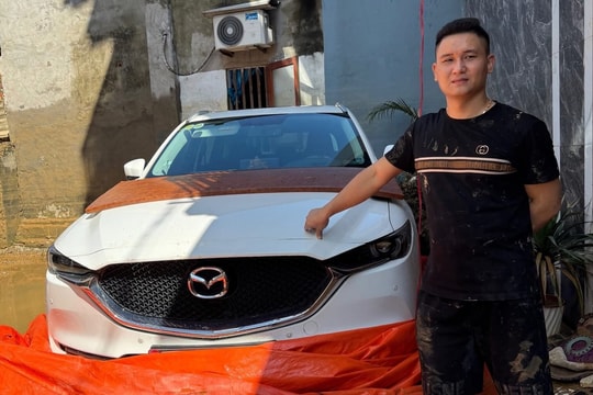 Chi 800 nghìn đồng bọc bạt ô tô tránh lũ, chủ xe Thái Nguyên bảo toàn 'xế cưng'