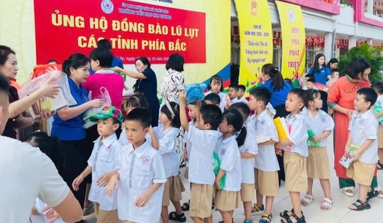 Trường học Hà Nội chung tay hướng về đồng bào vùng lũ