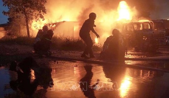 Đà Nẵng: Kịp thời khống chế đám cháy xe bồn gần trạm xăng