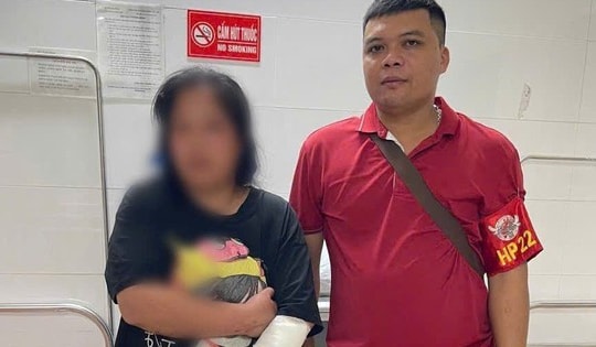 Mâu thuẫn với bạn trai, cô gái dùng dao cứa vào tay rồi lên cầu định tự tử