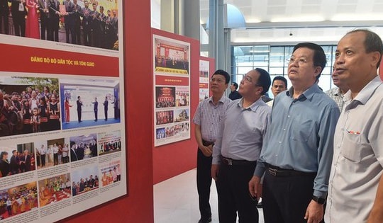 Phó Thủ tướng kiểm tra công tác tổ chức Triển lãm chào mừng Đại hội đại biểu Đảng bộ Chính phủ