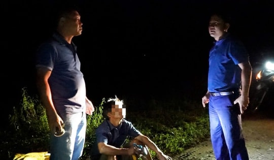 Mật phục, bắt quả tang 2 người đàn ông bẫy bắt chim hoang dã ở Huế