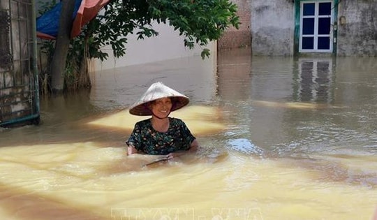 Bộ Y tế hướng dẫn người dân vùng lũ cách vệ sinh nguồn nước, phòng dịch bệnh