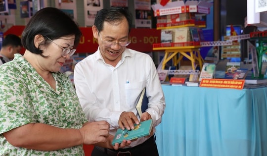 Triển lãm công nghệ và báo chí - xuất bản chào mừng Đại hội Đảng bộ TPHCM lần thứ I