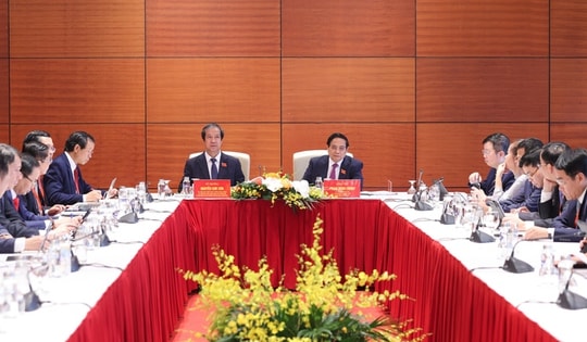 Đại hội đại biểu Đảng bộ Chính phủ lần thứ I thảo luận tại tổ về dự thảo các văn kiện