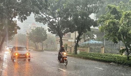 Miền Bắc ngày nắng, chiều tối có mưa dông rải rác