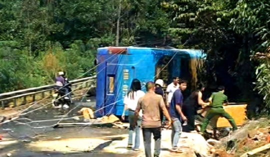 Xe khách giường nằm tuyến Nghĩa Lộ - Mỹ Đình mất lái gây tai nạn khiến 7 người thương vong