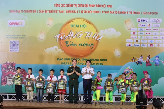 Trăng muộn trên đảo Cô Tô