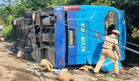 Công an Lào Cai thông tin về vụ tai nạn giao thông xe giường nằm tuyến Nghĩa Lộ - Mỹ Đình khiến 3 người tử vong, nhiều người bị thương