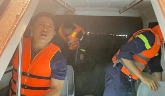 Người bố ôm hai con nghi nhảy cầu Bến Thuỷ