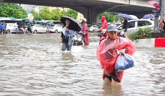 Cách nào giảm nhẹ rủi ro thiên tai khi biến đổi khí hậu ngày càng nặng nề?