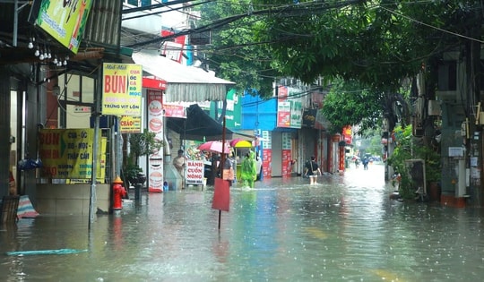 Hà Nội mưa dông kéo dài đến khi nào?