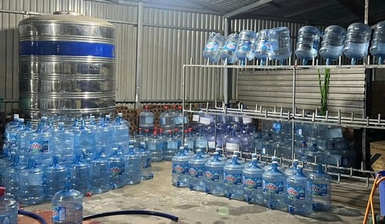 Từ vụ 20.000 bình nước Lavie giả: Cách nào để nhận biết nước đóng bình an toàn?