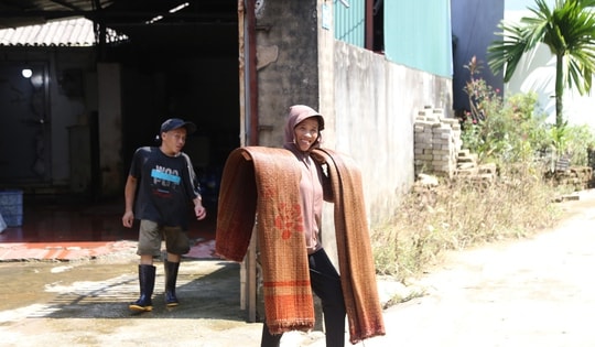 Người dân Trung Giã sau trận lụt lịch sử