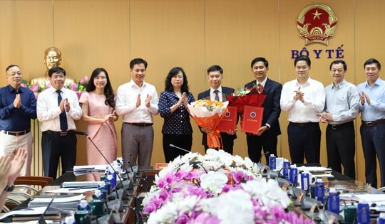 Bộ trưởng Đào Hồng Lan trao quyết định điều động, bổ nhiệm, bổ nhiệm lại lãnh đạo một số đơn vị