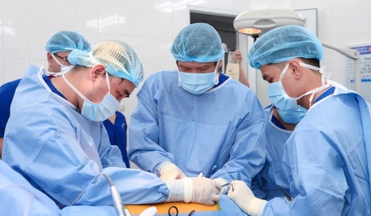 Xúc động ca ghép thận mẹ hiến cho con tại Bệnh viện Hữu nghị Việt Tiệp