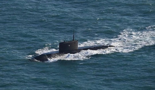 Tàu ngầm Nga 'tự hủy khả năng tàng hình' khiến NATO 'không rời mắt'