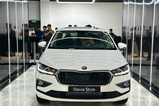 Mua xe cuối năm: Nhiều hãng 'tung' ưu đãi tới 100% lệ phí trước bạ