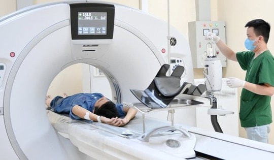 Dự thảo Báo cáo chính trị trình Đại hội XIV: Xây dựng hệ thống y tế công bằng, chất lượng, hiệu quả, bền vững