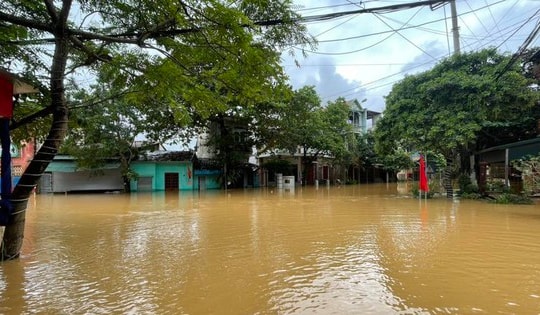 Lũ trên các sông ở miền Trung đang lên rất cao