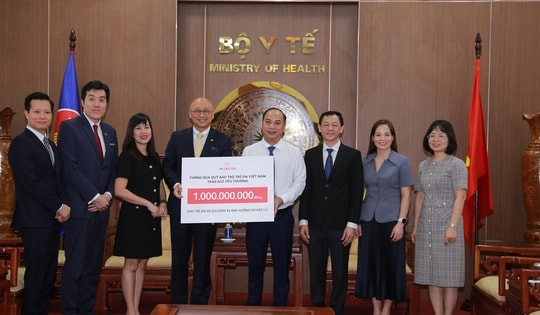 Tiếp nhận 1 tỷ đồng để hỗ trợ trẻ em các tỉnh, thành bị ảnh hưởng bởi bão, lũ