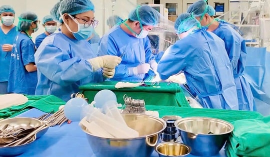 Ghép gan khác nhóm máu cứu sống cô gái 17 tuổi