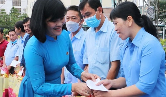 Công đoàn sẽ chi hàng nghìn tỷ đồng chăm lo Tết cho người lao động thế nào?