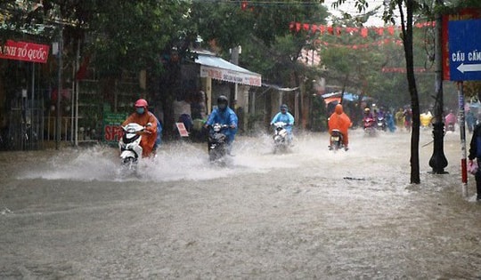 Trung Bộ mưa lớn diện rộng, Bắc Bộ nắng gián đoạn