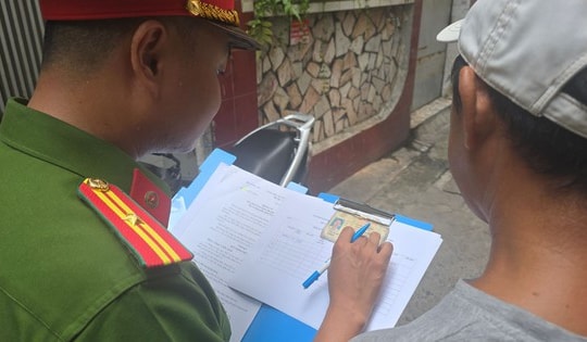 Công an thực hiện thu thập thông tin và đổi giấy phép lái xe sang thẻ PET như thế nào?