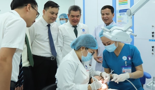 Hai bệnh viện đầu ngành ở TPHCM phối hợp mở Trung tâm Răng Hàm Mặt kỹ thuật cao