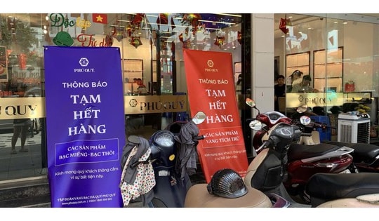 Thị trường vàng ngày 17/10: Nhiều cửa hàng tiếp tục treo biển 'hết hàng'